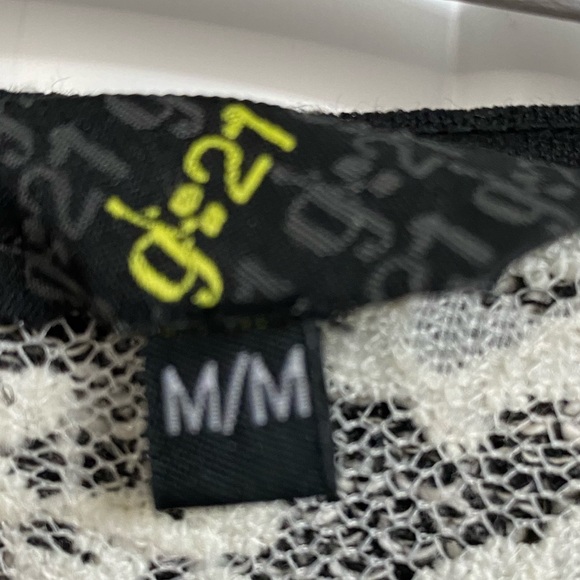 G 21 Women's Medium Scoop Neck Sweater Black Cream Specks Cream Lace Panel Top - Picture 7 of 9